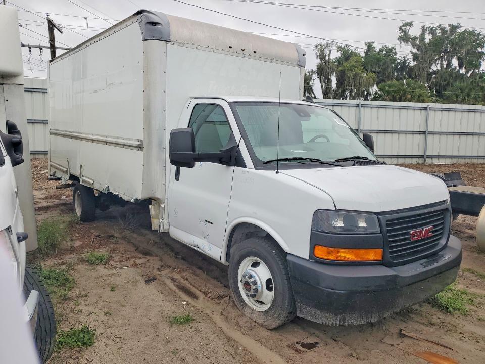 2022 GMC Savana CUT-BOX Truck