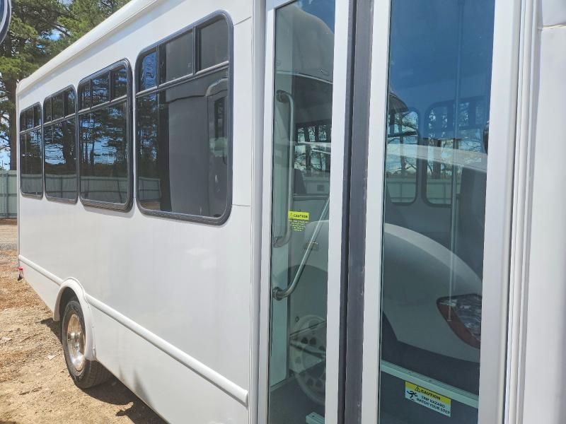 2024 Ford Econoline E450 Super Duty Cutaway Van