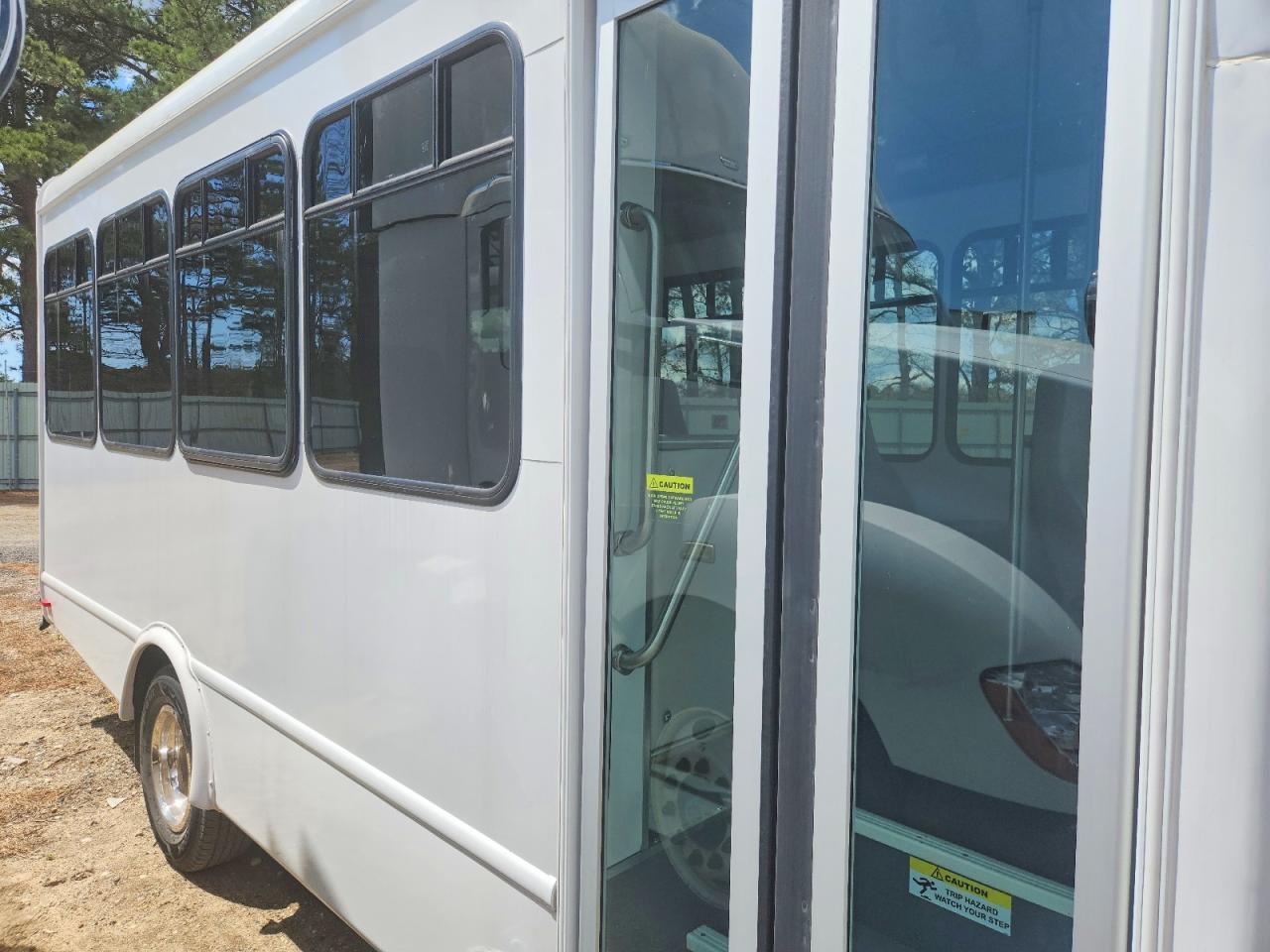 2024 Ford Econoline E450 Super Duty Cutaway Van