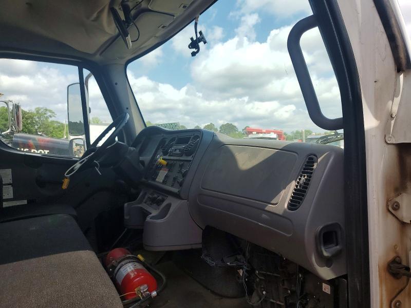 2016 Freigliner 2016 Freightliner Business Class M2 Flatbed Truck