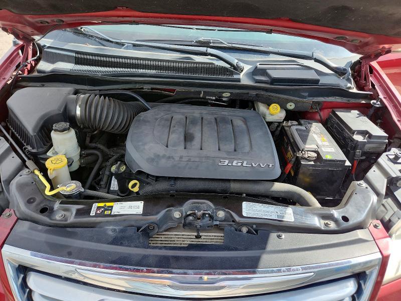 2013 Chrysler Town & Country Touring l