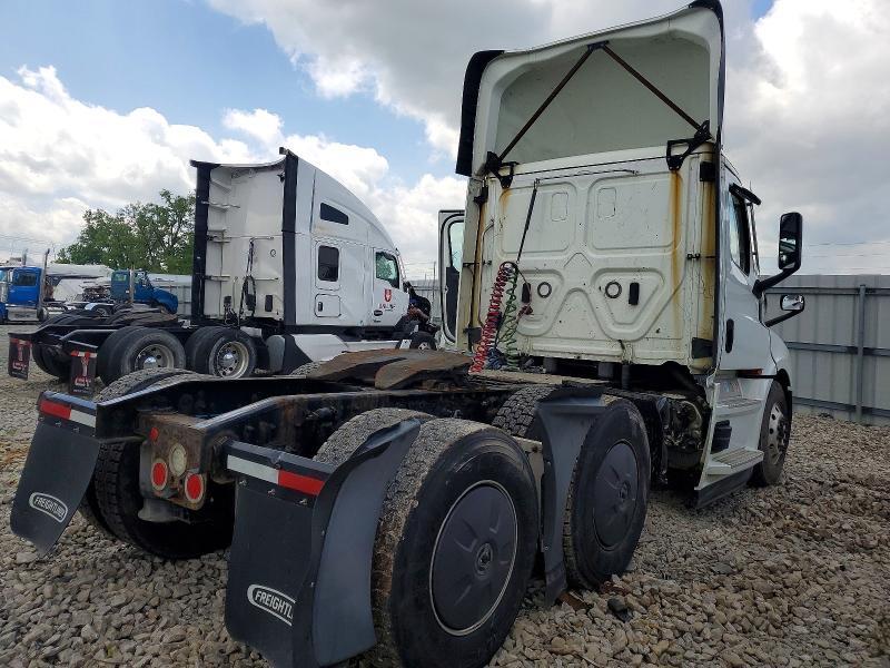 2022 Freigliner Cascadia 126