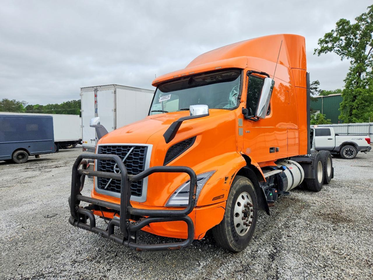 2021 Volv O VNR Semi Truck