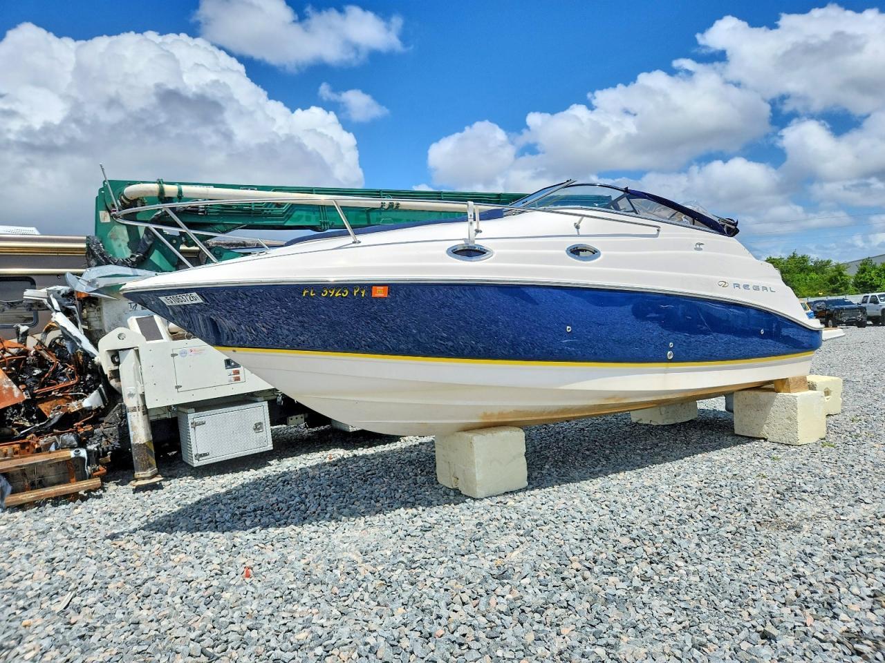 2005 Regal Commodore 2665-Boat