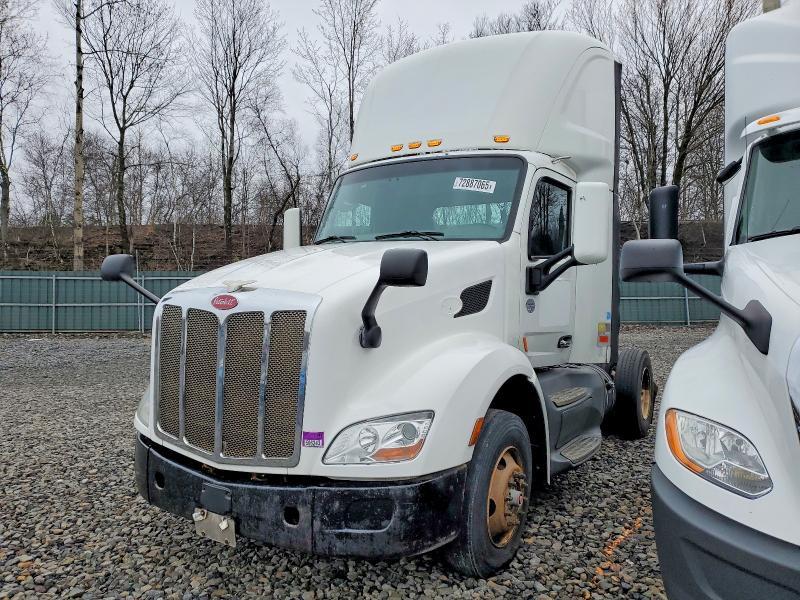 2016 Peterbilt 579 Semi Truck