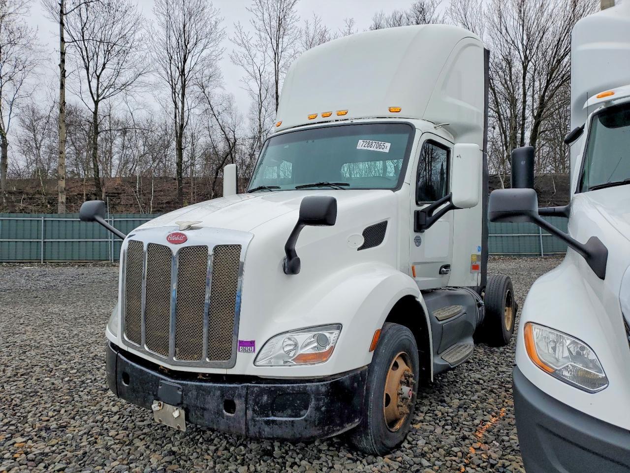2016 Peterbilt 579 Semi Truck