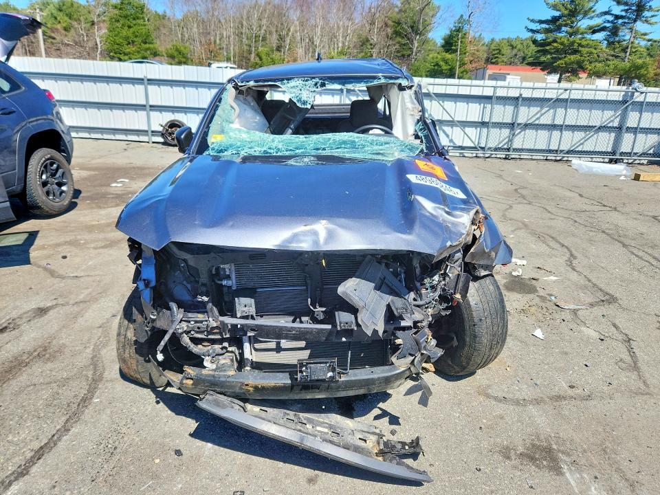 2022 Nissan Frontier s