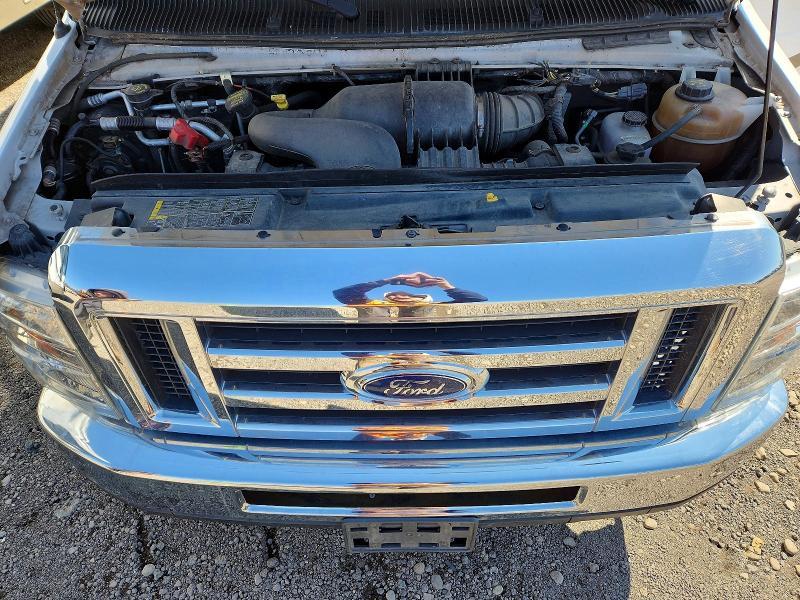 2013 Ford Econoline E450 Super Duty Cutaway Van