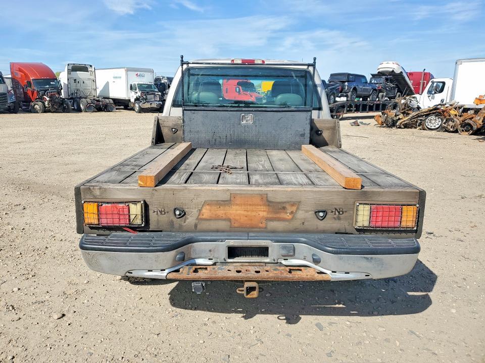 2004 Chevrolet Silverado K1500 Flatbed Truck