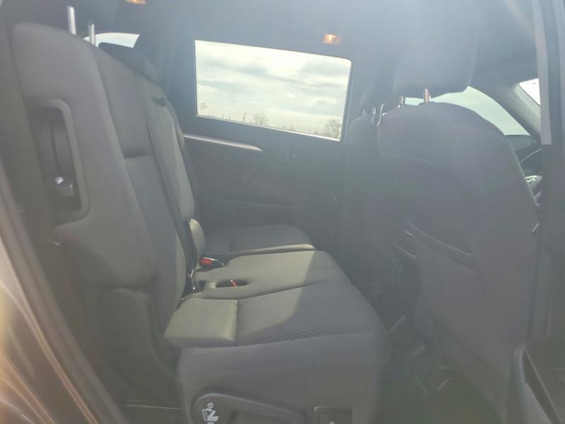 2016 Toyota Highlander le
