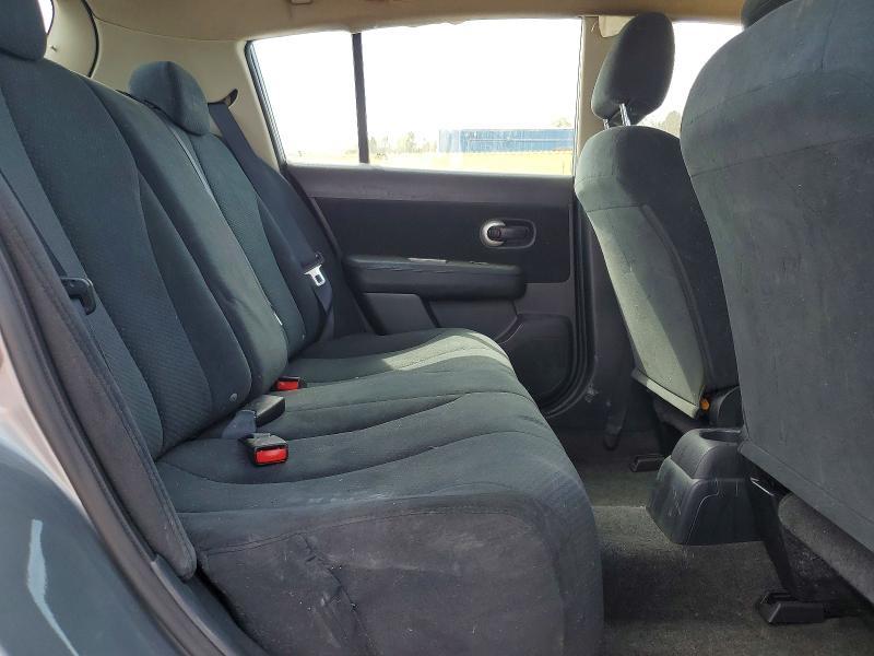 2010 Nissan Versa 1.8 s