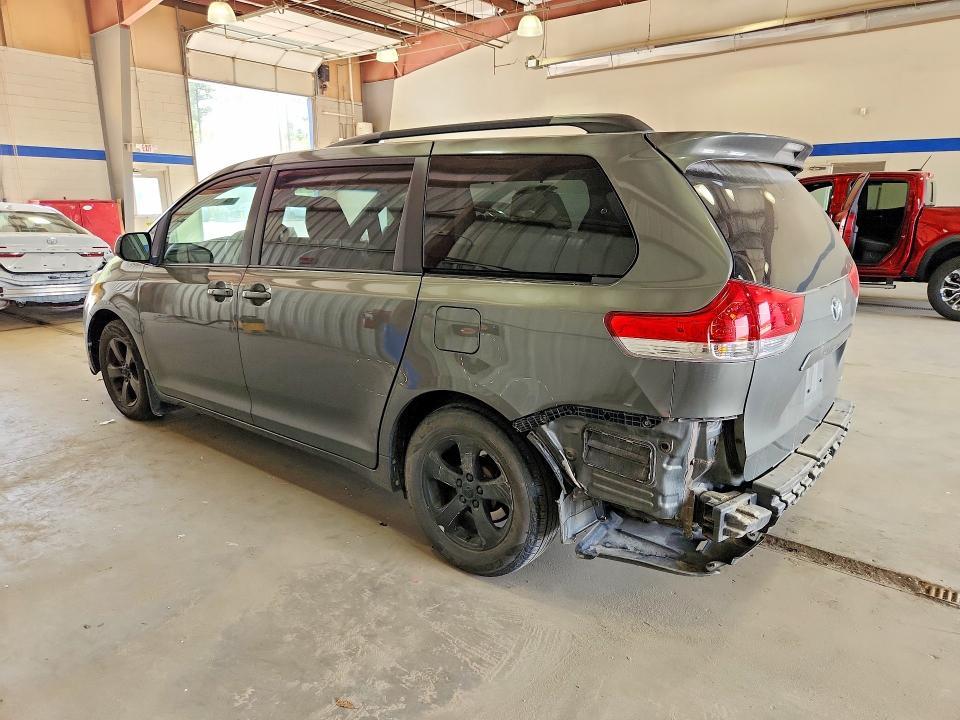 2011 Toyota Sienna le
