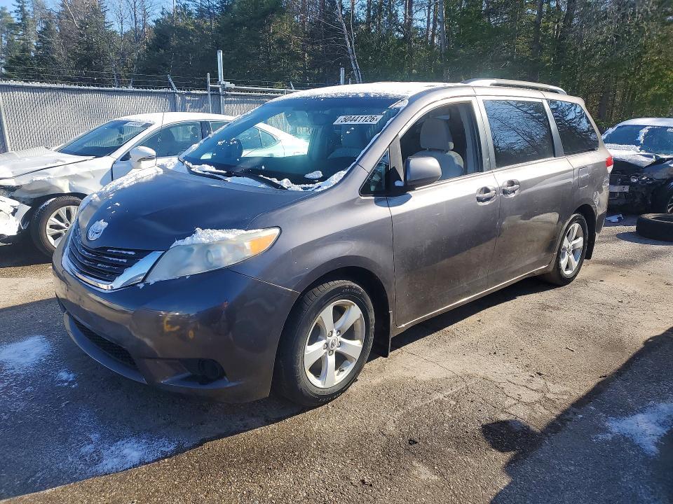 2012 Toyota Sienna le