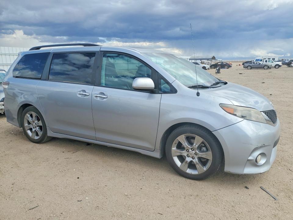 2013 Toyota Sienna Sport