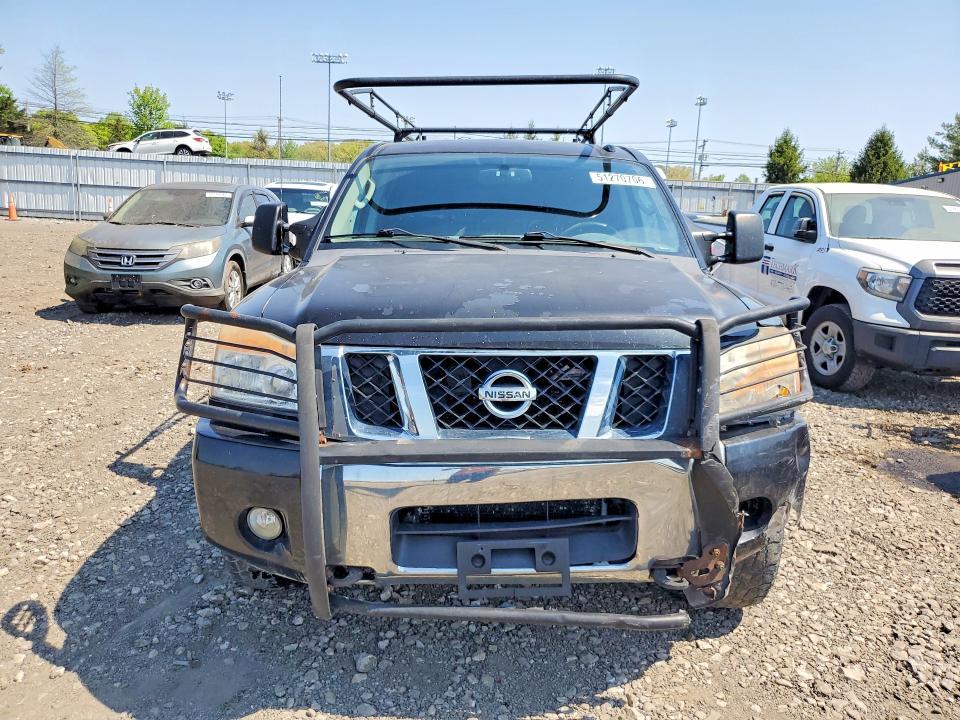 2011 Nissan Titan SV