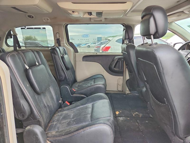 2014 Chrysler Town and Country Touring-l