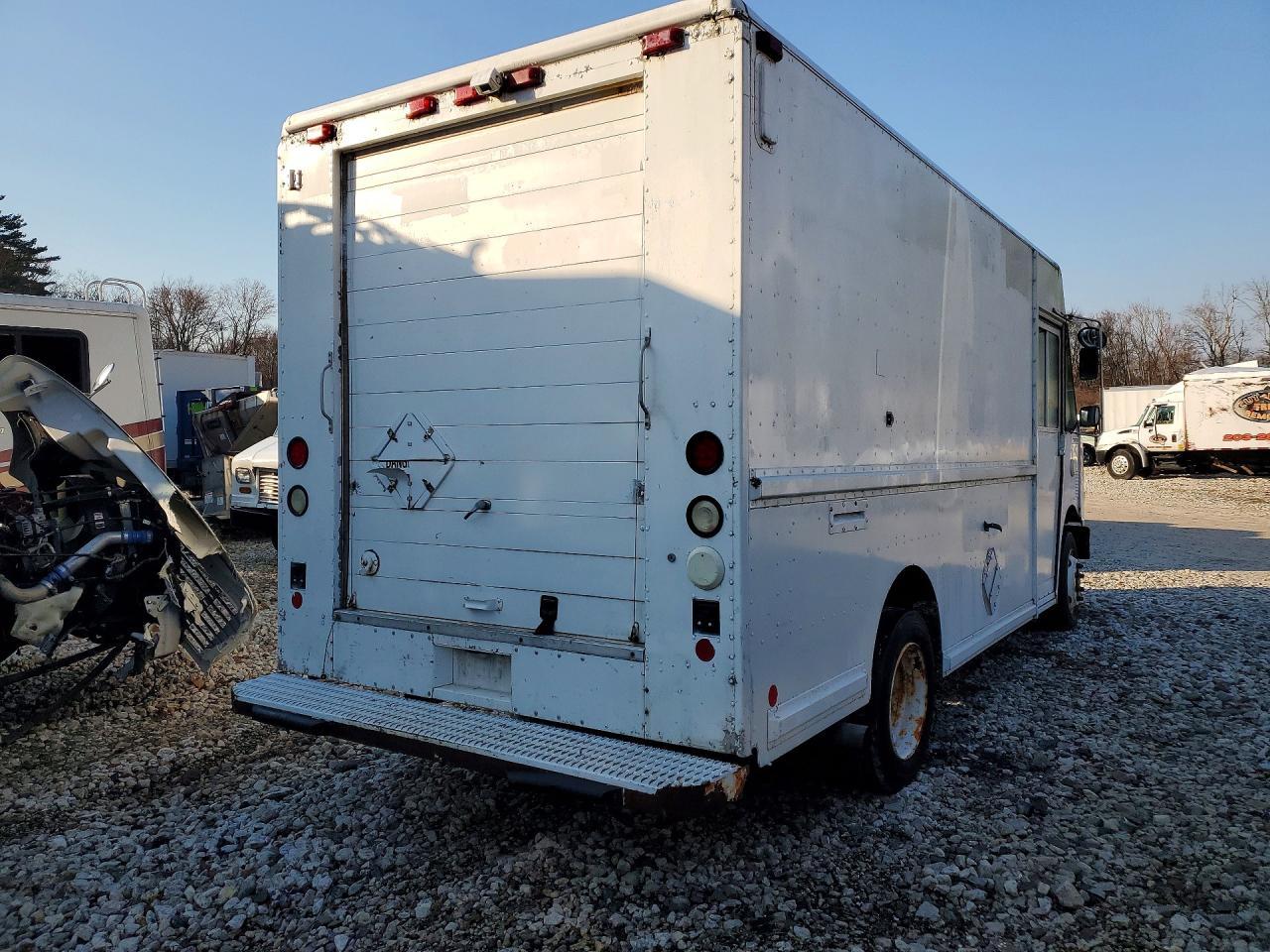 2001 Freightliner MT45 Chassis Delivery Truck