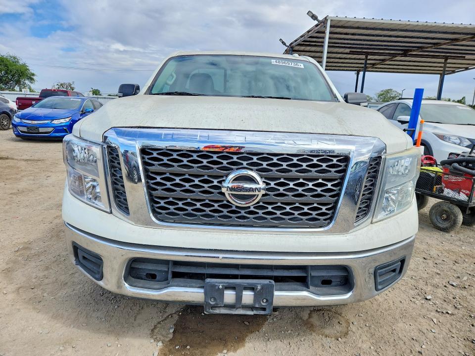 2017 Nissan Titan sv