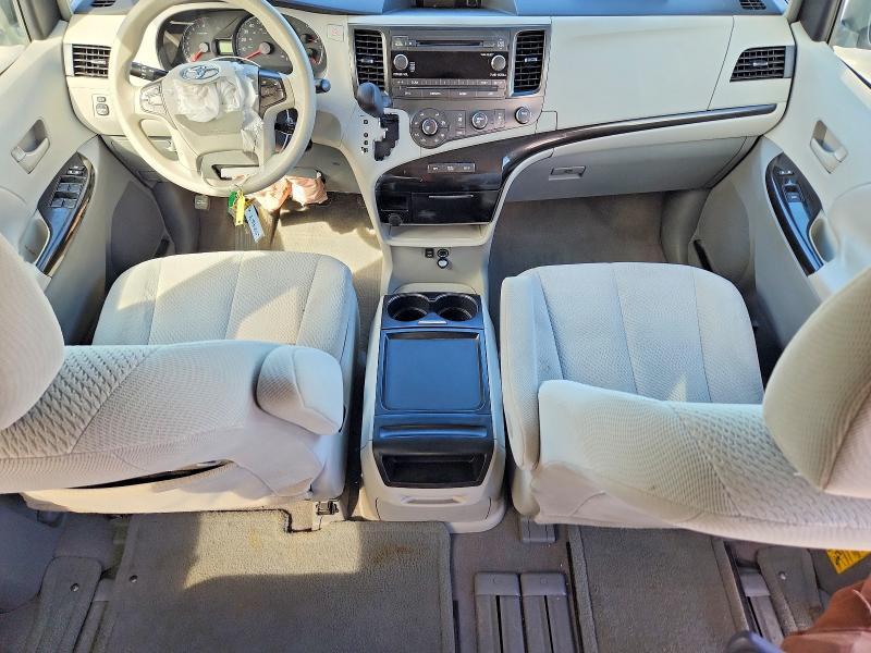 2011 Toyota Sienna le 8-passenger