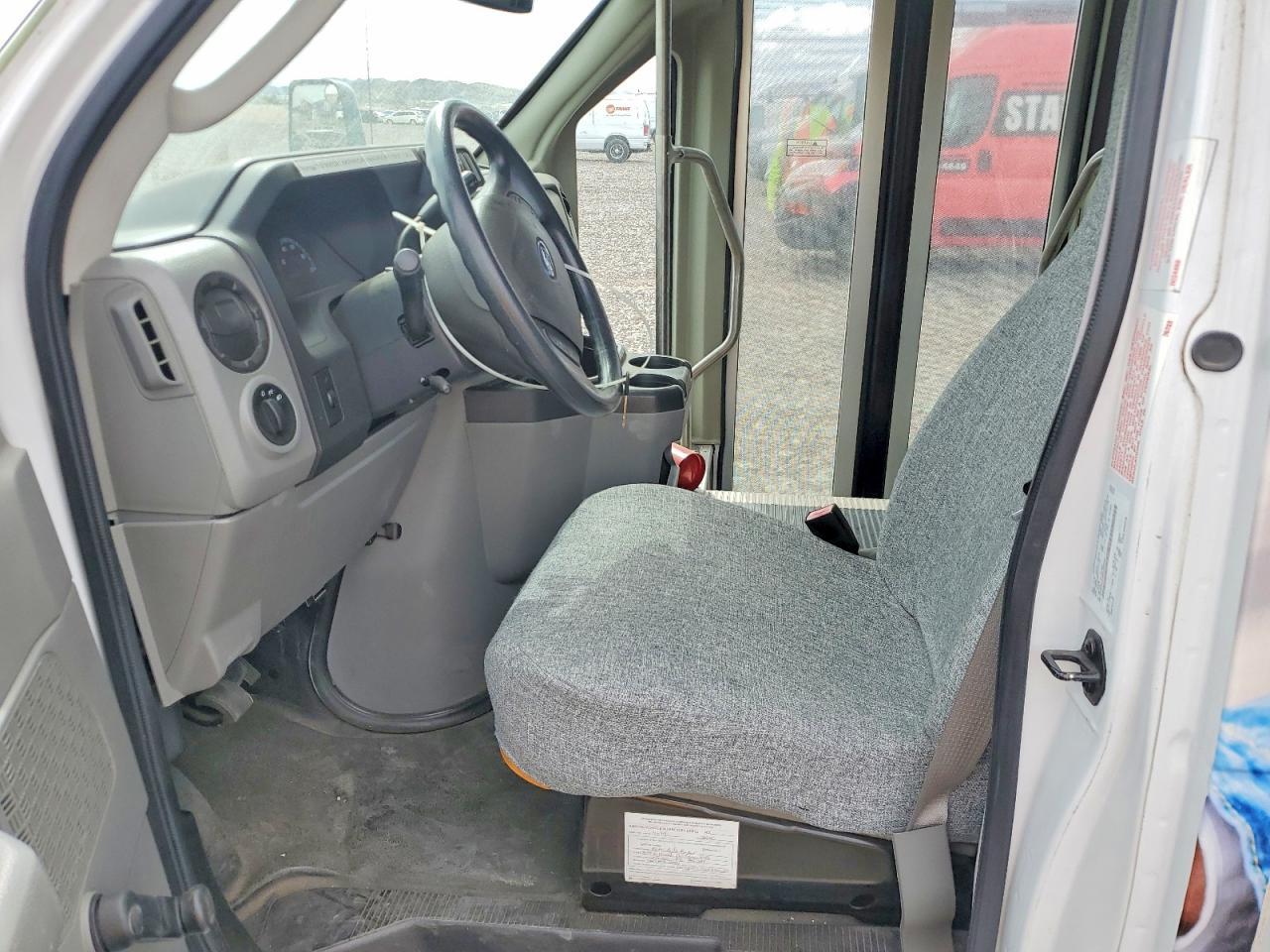 2015 Ford E450 Shuttle Bus