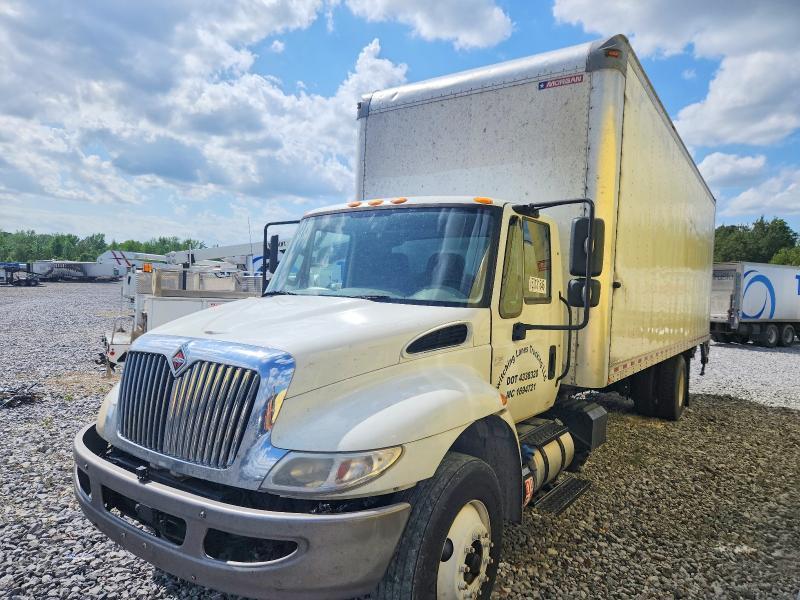 2018 International 4300 box Truck