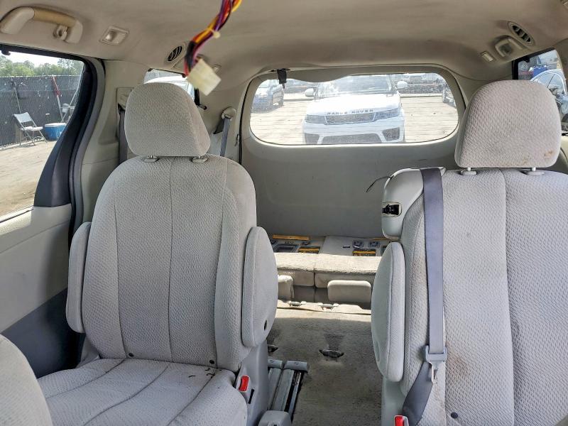 2011 Toyota Sienna le
