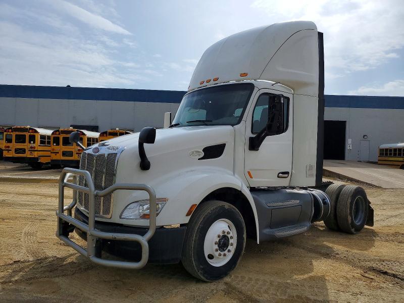 2018 Peterbilt 579 Semi Truck
