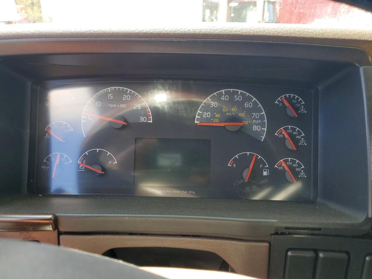 2016 Volvo VNL Semi Truck