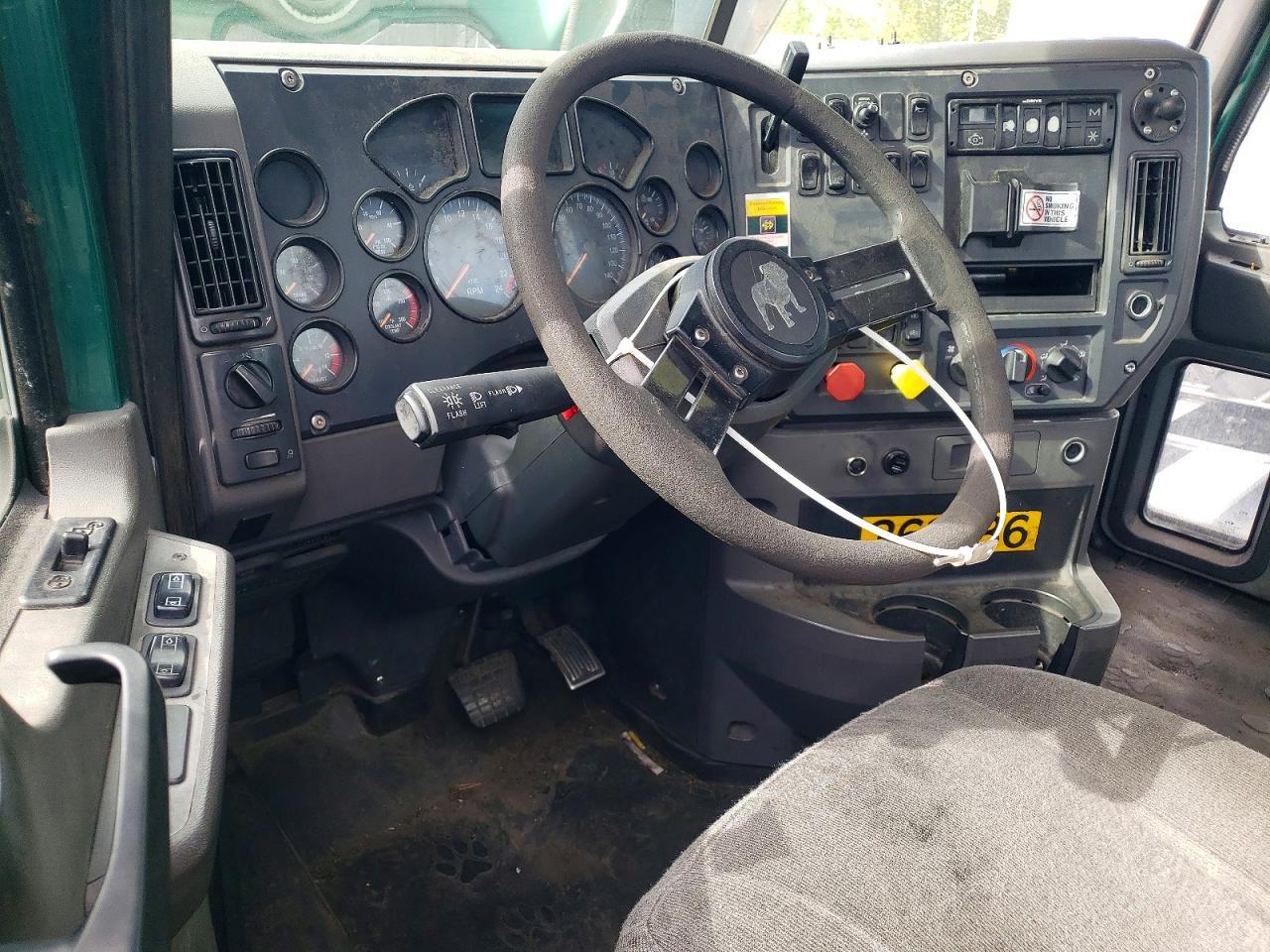 2017 Mack CXU612 Semi Truck