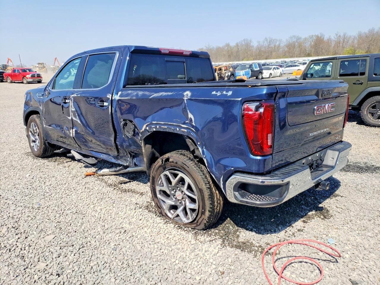 2022 GMC Sierra K1500 SLT