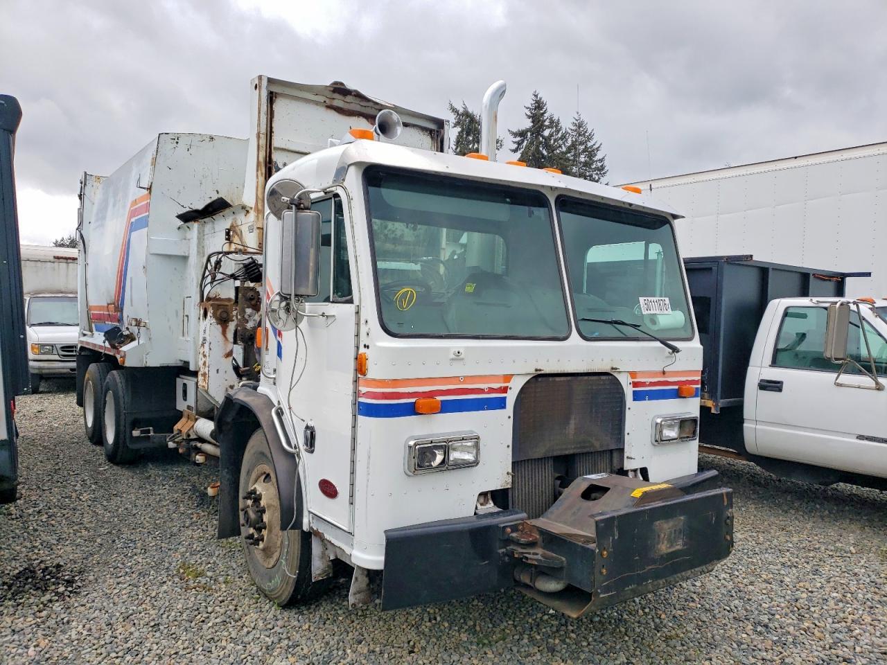 2007 Peterbilt 320 Refuse Truck