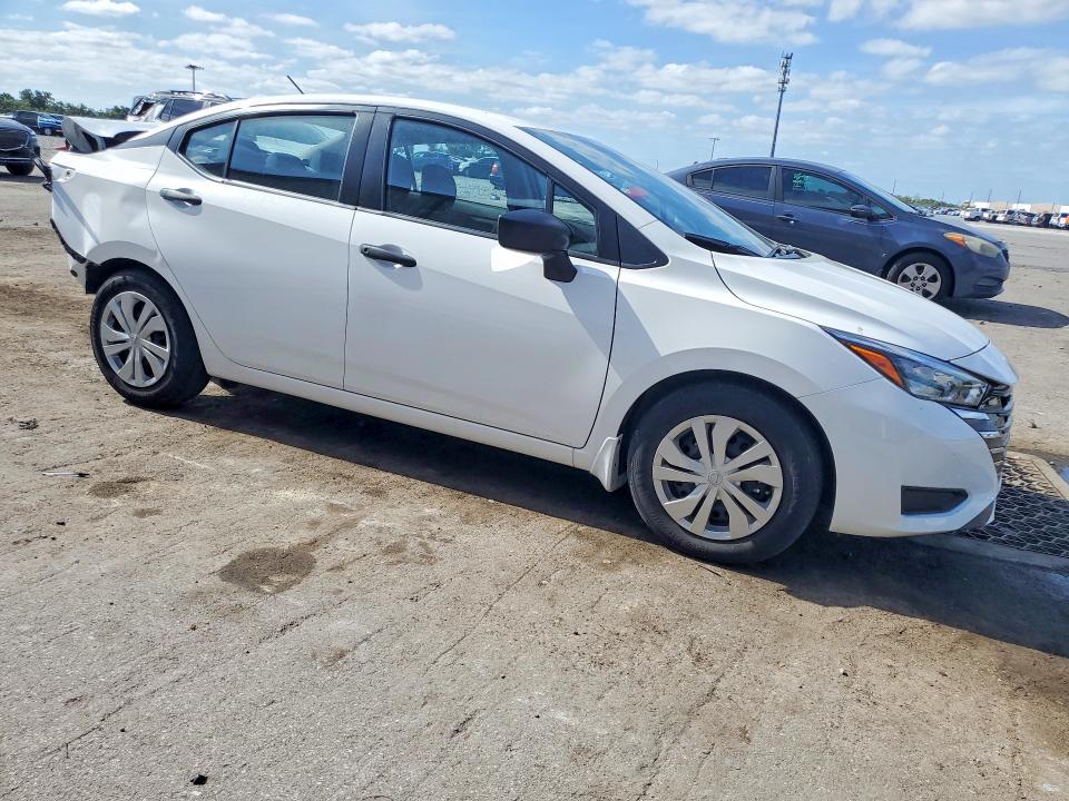 2025 Nissan Versa s