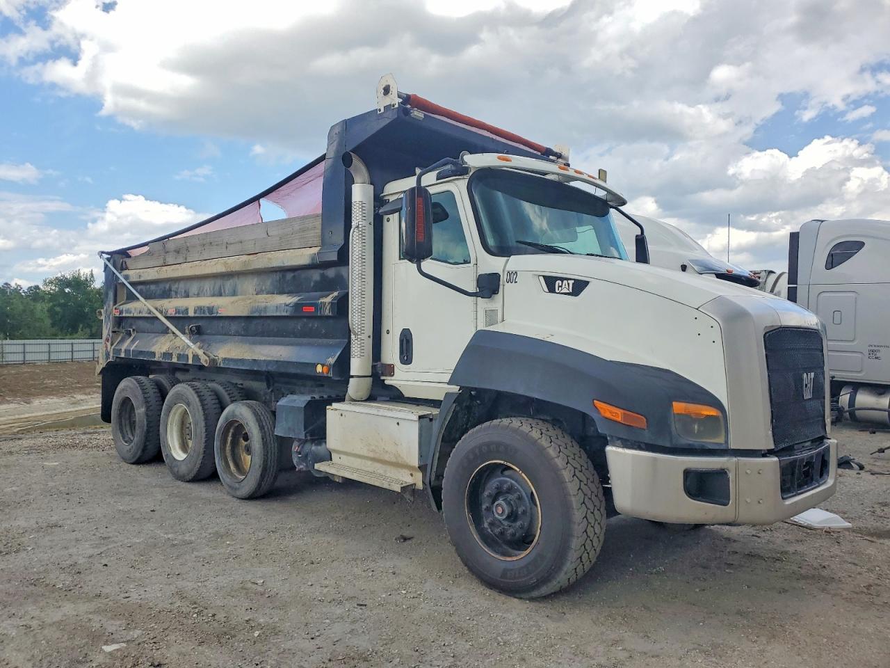 2015 Caterillar 2015 Caterpillar CT660S Dump Truck