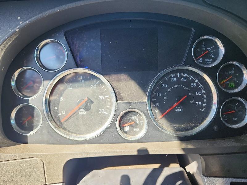 2014 Kenworth T680 Semi Truck