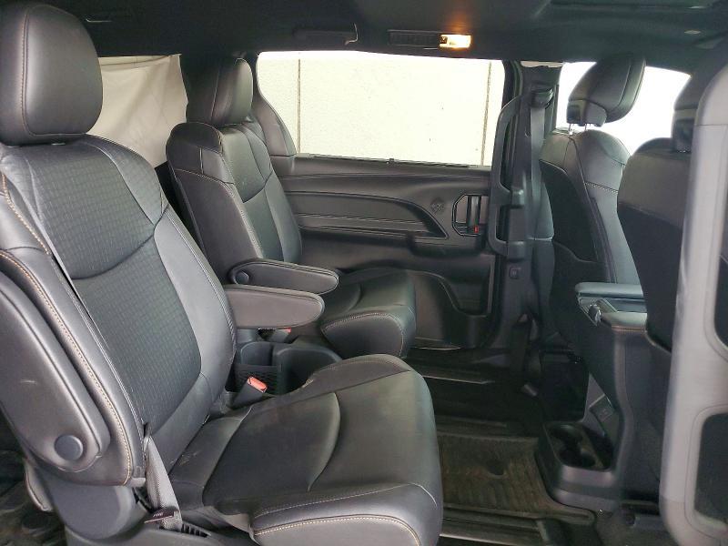 2025 Toyota Sienna Woodland Edition