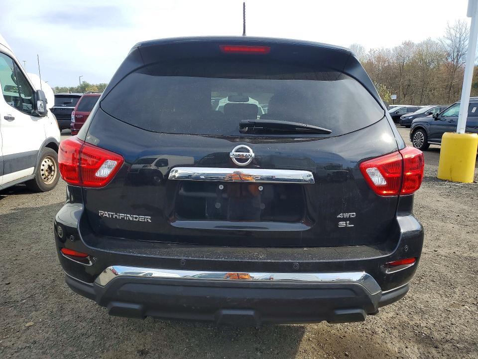 2018 Nissan Pathfinder sl