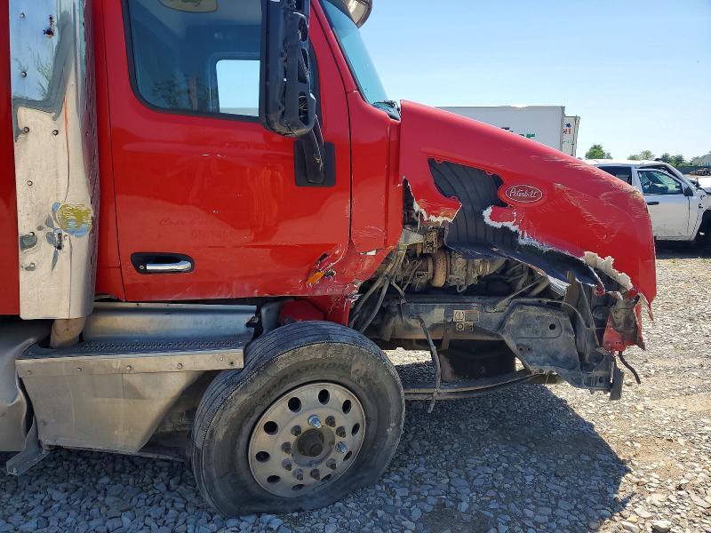 2017 Peterbilt 579 Semi Truck