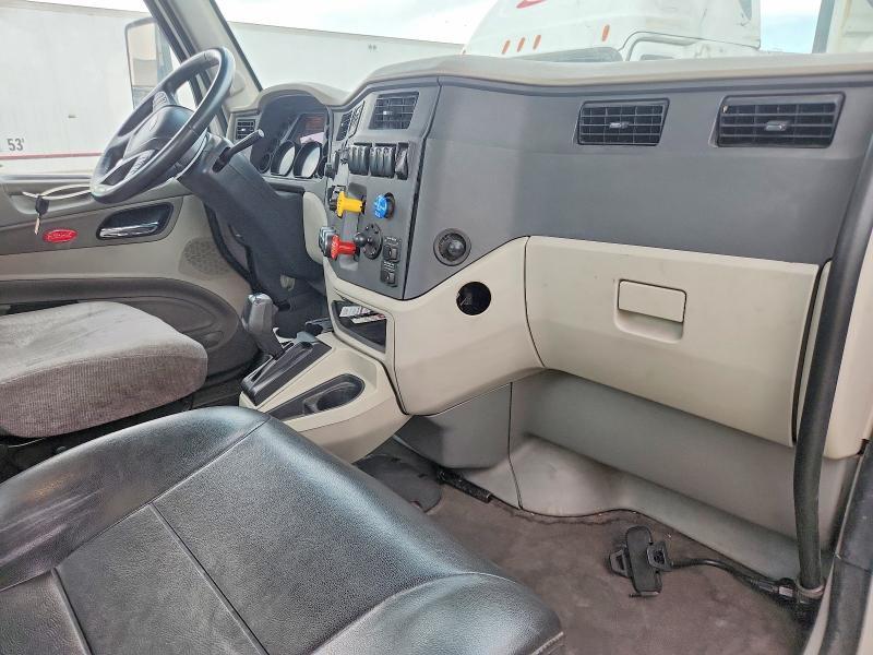 2018 Peterbilt 579 Semi Truck