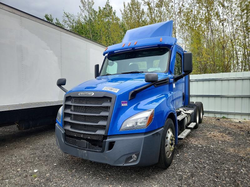 2022 Freigliner 2022 Freightliner Cascadia 126 Semi Truck