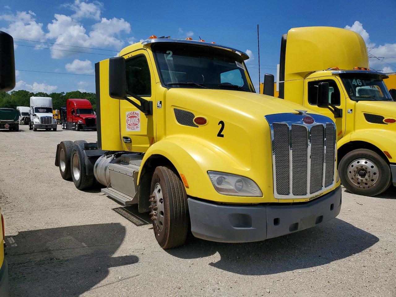 2017 Peterbilt 579 Semi Truck