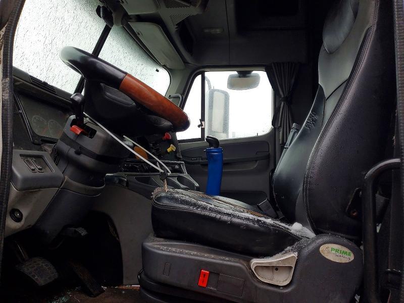 2007 Freigliner 2007 Freightliner Columbia 120 Semi Truck