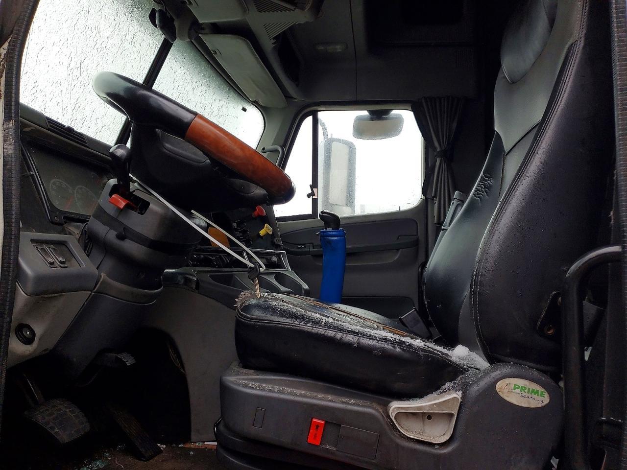 2007 Freigliner 2007 Freightliner Columbia 120 Semi Truck