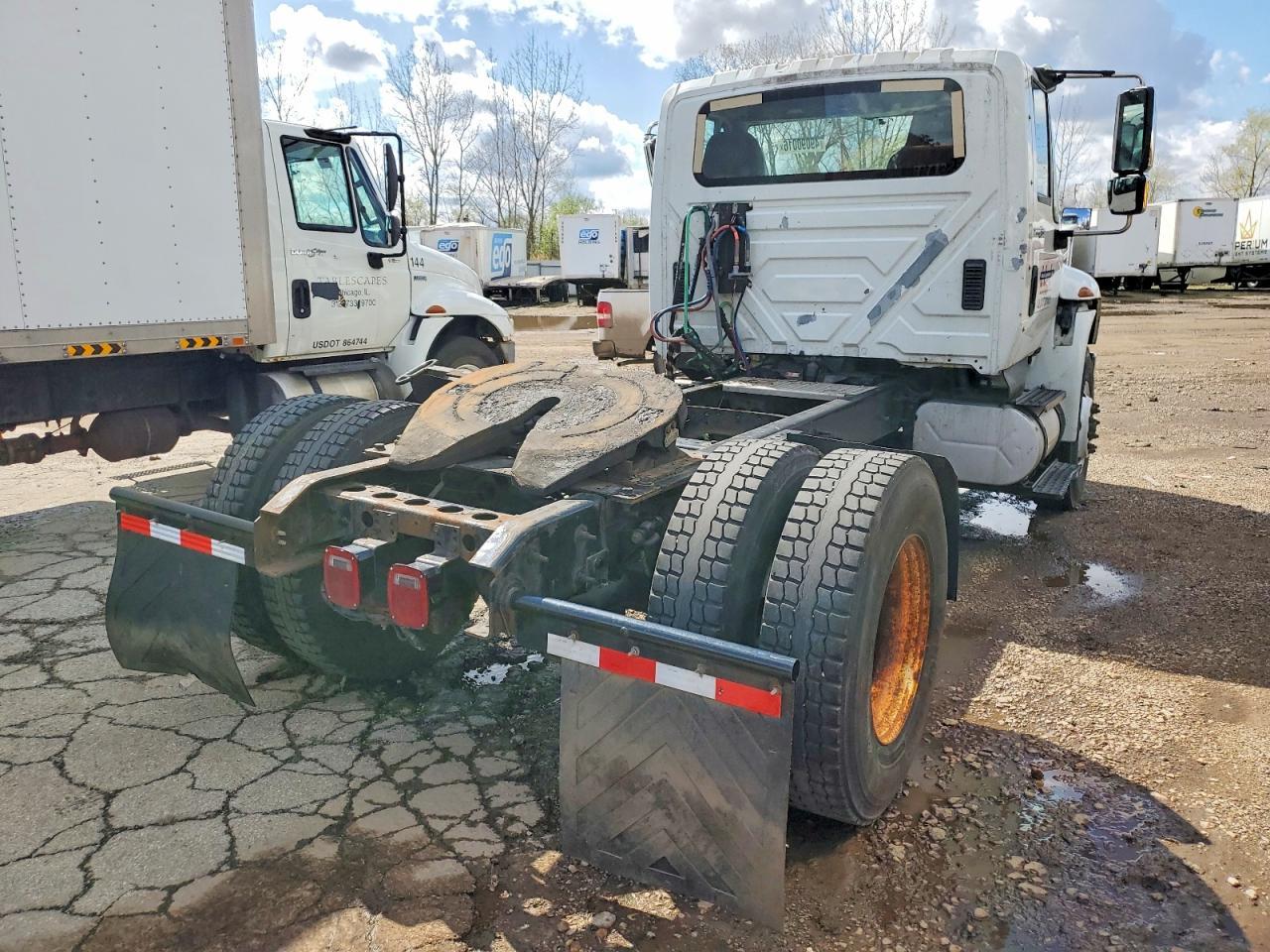 2013 International 4000 4400-BOX Truck