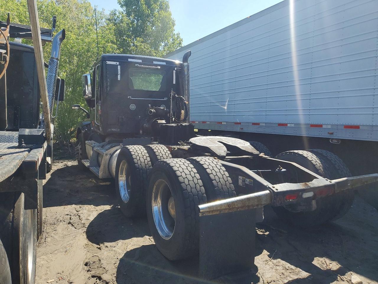 2017 Peterbilt 579 Semi Truck