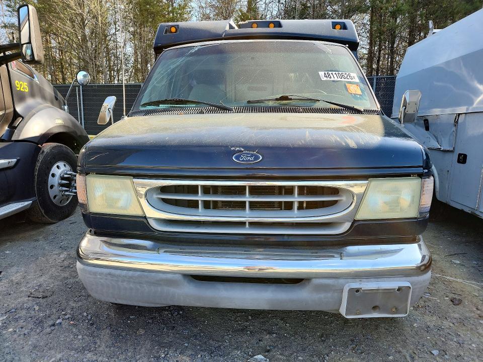 2002 Ford Econoline E350 Super Duty Cutaway Van