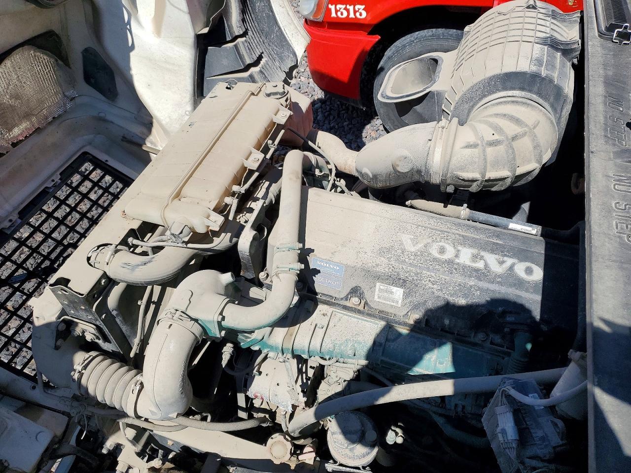 2013 Volvo VNL Semi Truck