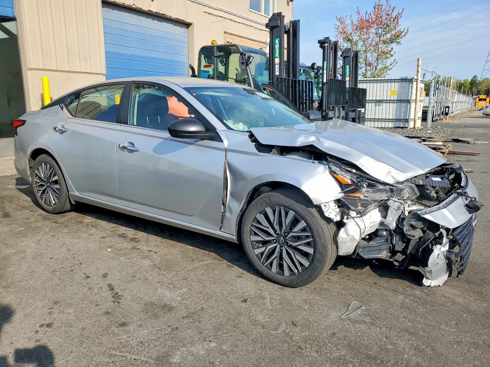 2024 Nissan Altima sv