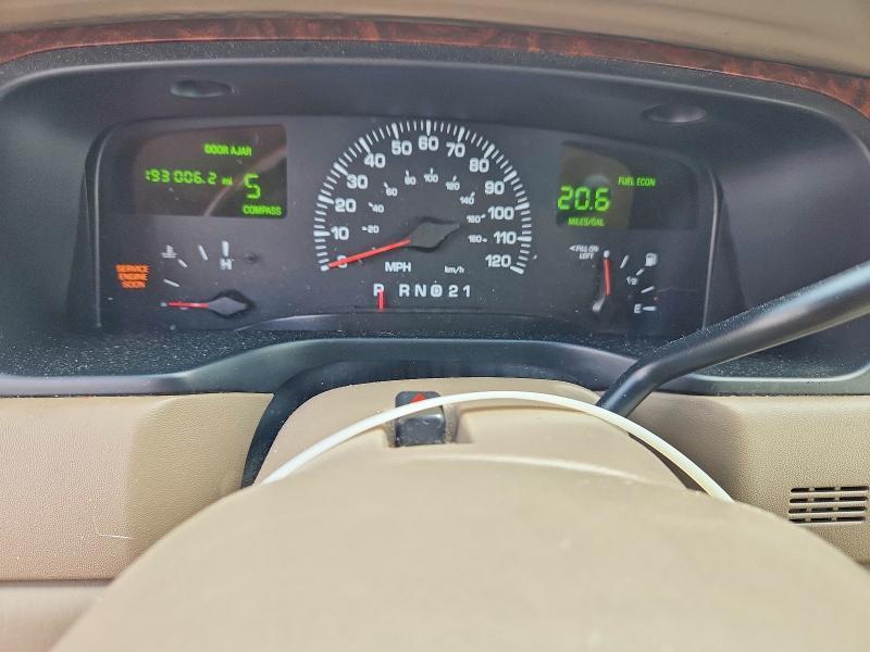 2002 Lincoln Town car Signature
