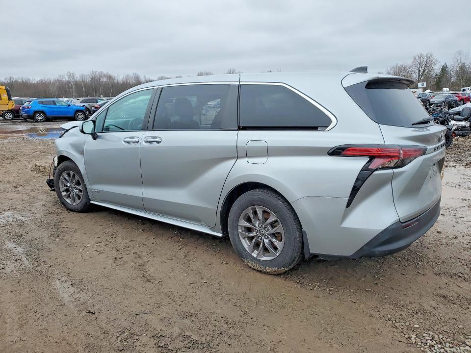 2021 Toyota Sienna le 8-passenger