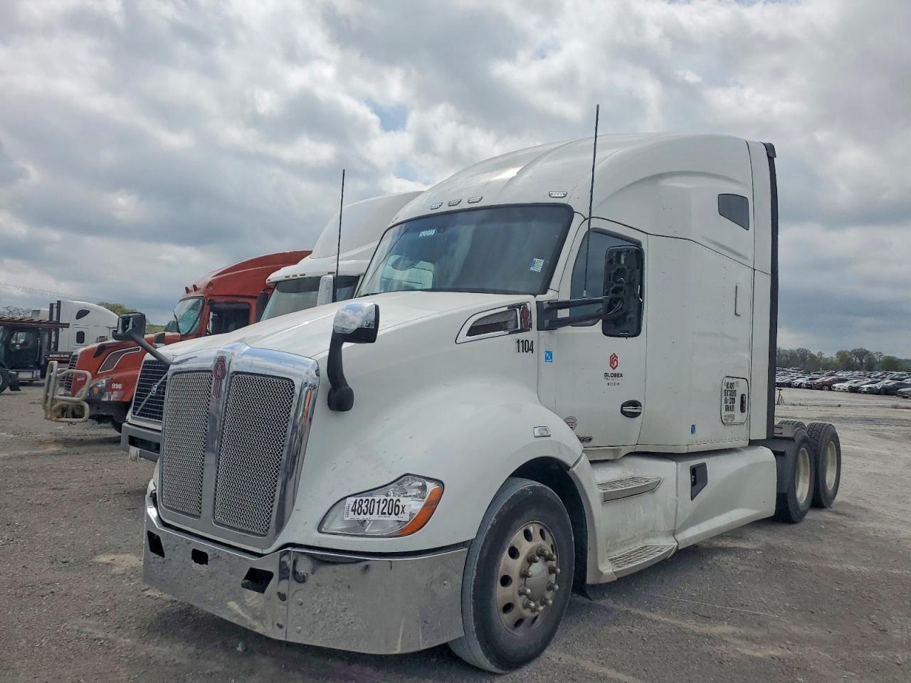 2020 Kenworth T680 Semi Truck
